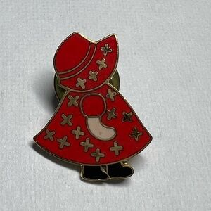Vintage Holly Hobby Pin, approx 1” square, good cond